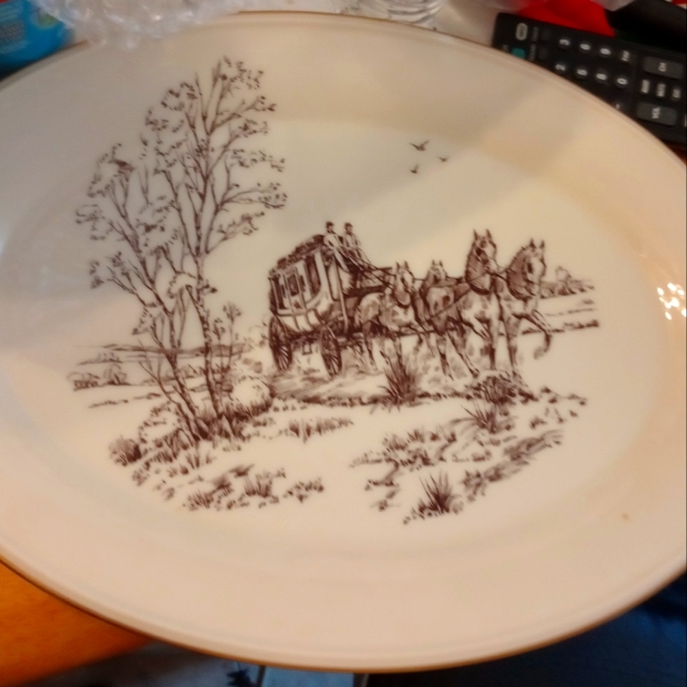 LENOX PLATTER.  HORSE & CARRIAGE